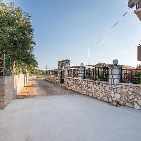 Sofia'S Apartments Razáta Екстериор снимка