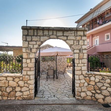 Sofia'S Apartments Razáta Екстериор снимка