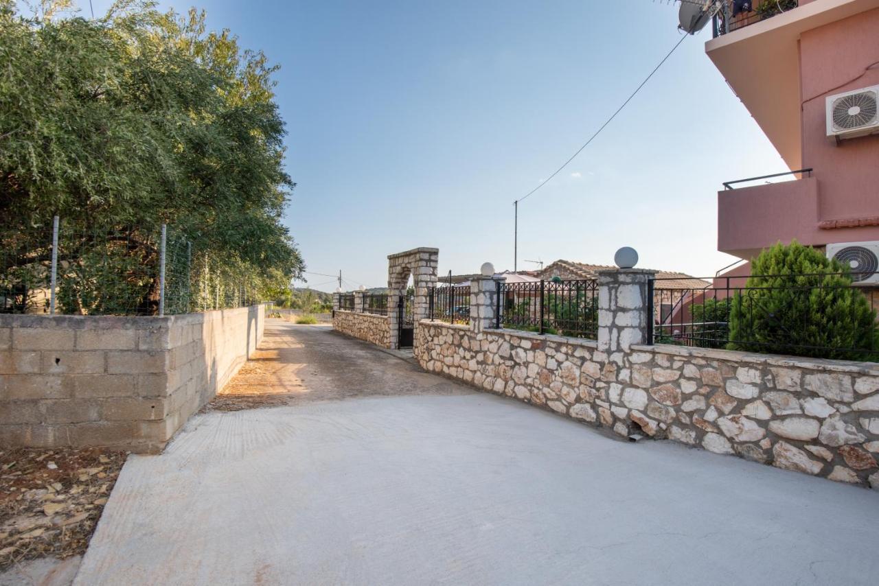Sofia'S Apartments Razáta Екстериор снимка