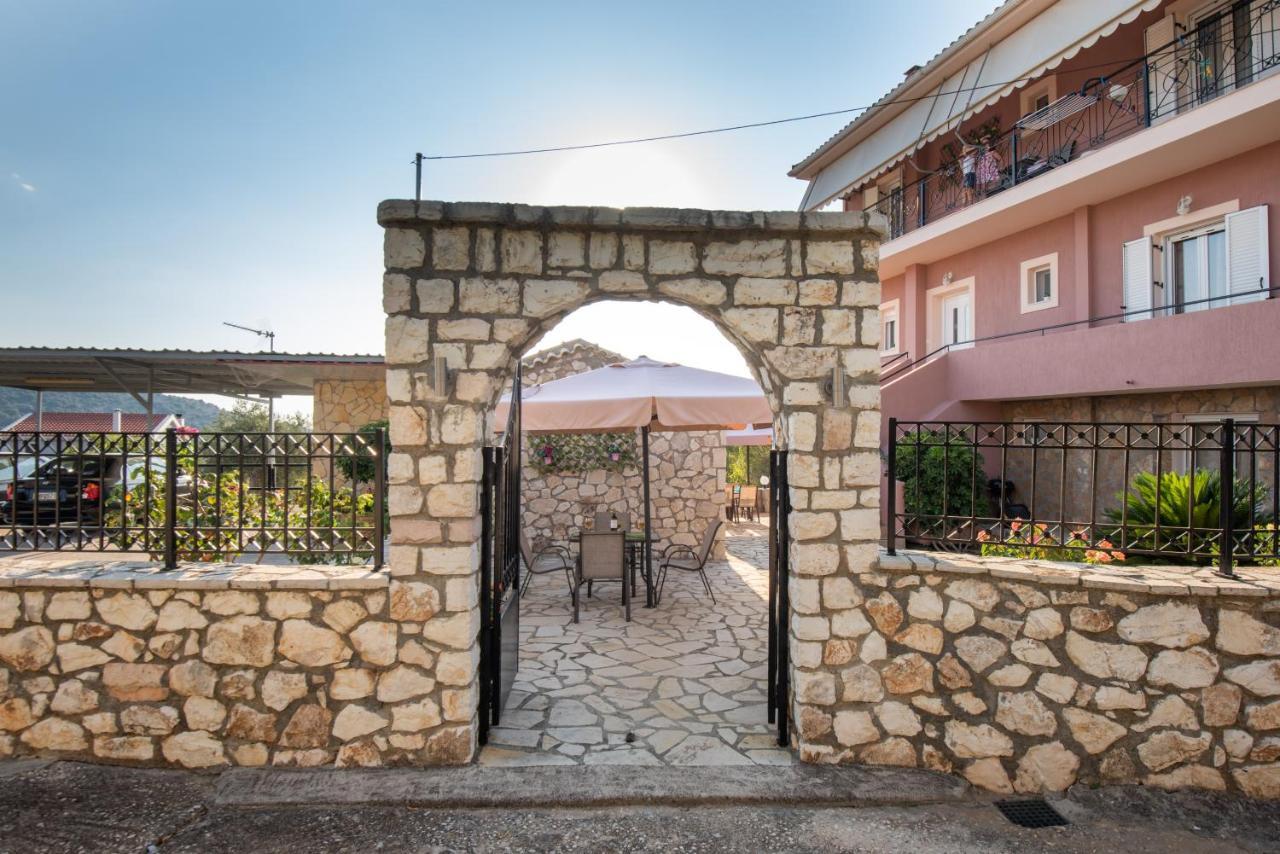 Sofia'S Apartments Razáta Екстериор снимка
