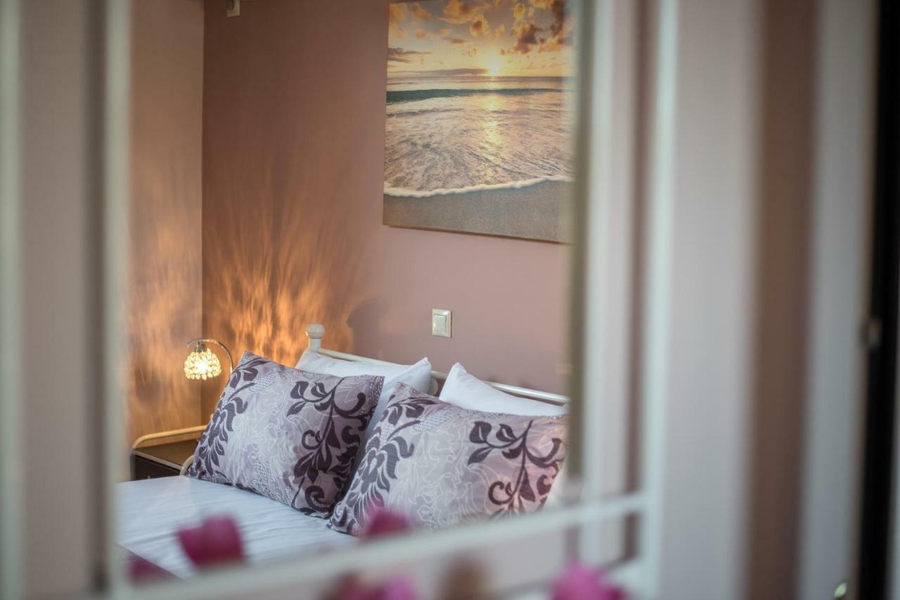 Sofia'S Apartments Razáta Екстериор снимка