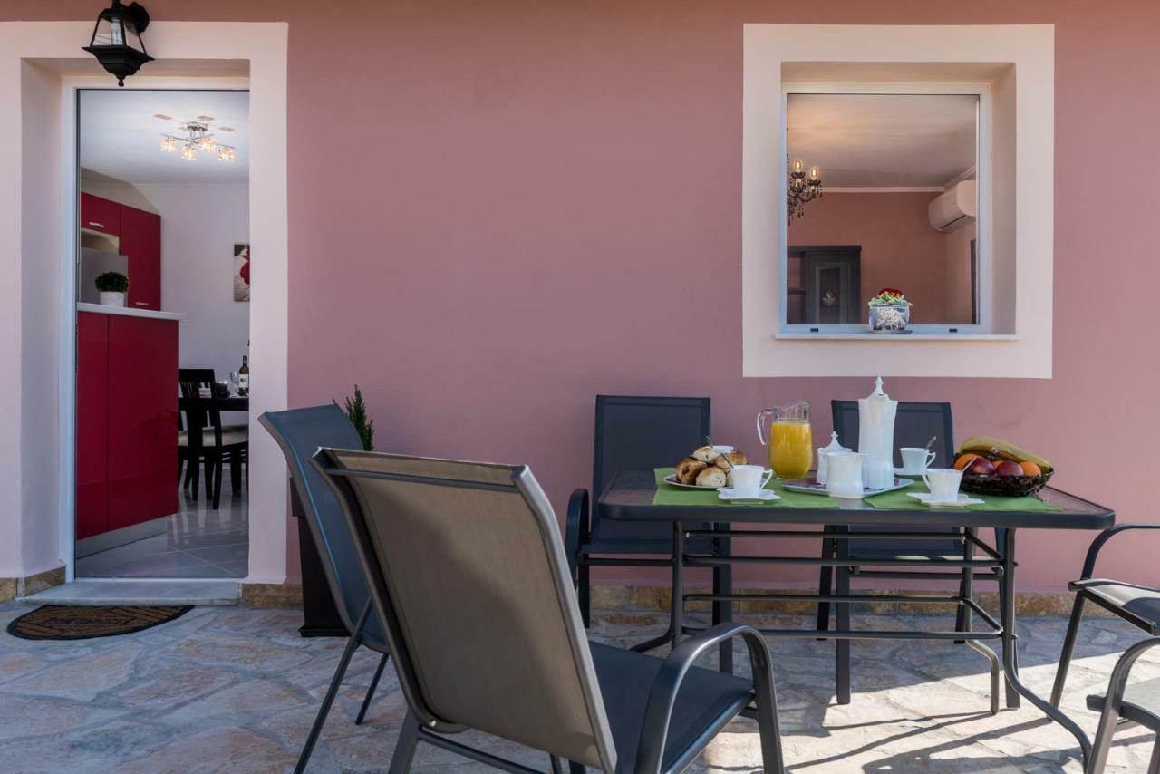 Sofia'S Apartments Razáta Екстериор снимка