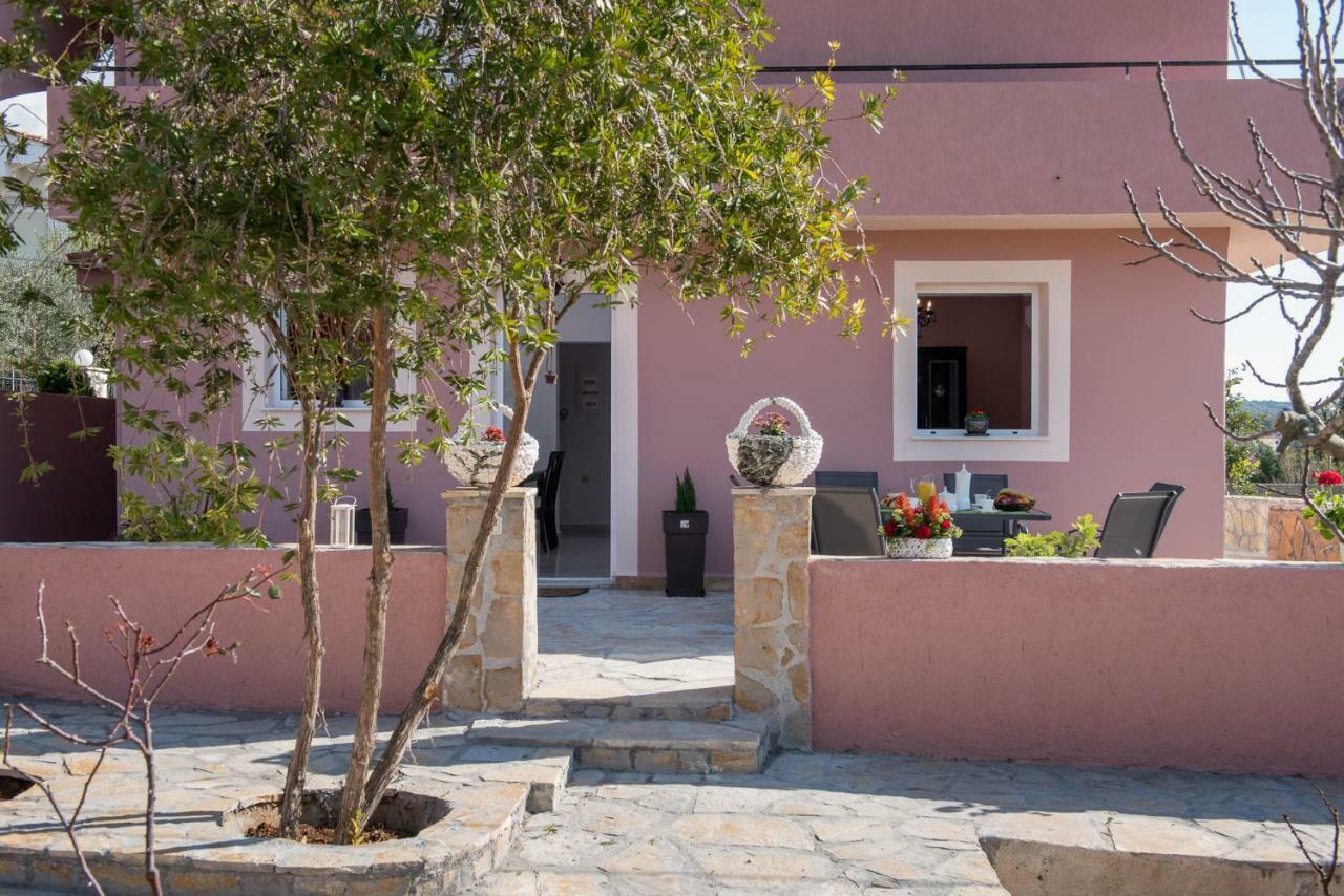 Sofia'S Apartments Razáta Екстериор снимка