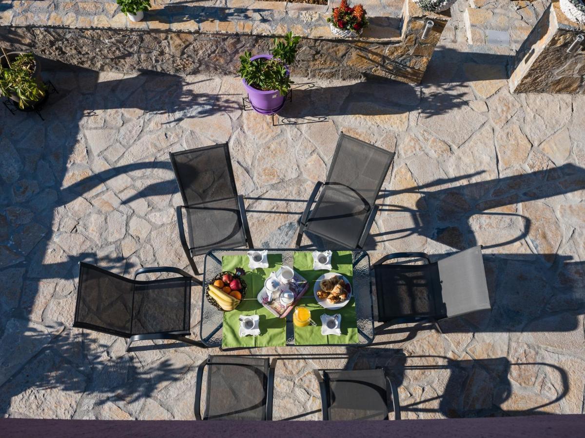 Sofia'S Apartments Razáta Екстериор снимка